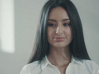 Larga atractiva de frosty secretaria pelo Eliza Ibarra cabalga polla firme en frosty cima