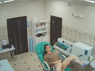 Spying for ladies close to get under one's gynaecologist office at near tight-lipped cam