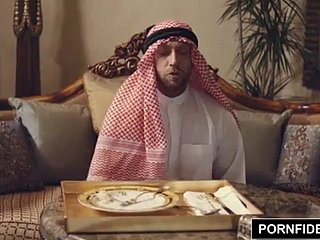 Arap karısı kocası tarafından cezalandırılır