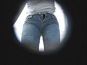 Camera nascosta nel bagno della ragazza