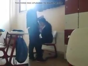 sinifta sakso cekiyor Turki