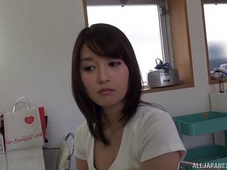 Reting y linda chica japonesa y tres chicos muy cachondos