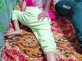 Desi Doll fez um trabalho sujo com seu tio e derramou a água bring off tio em sua buceta