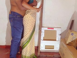 Cặp vợ chồng nghiệp dư Sri Lanka có quan hệ tình dục trong văn phòng.