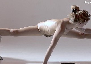 러시아 핫 털 체조 선수 Rita Mochalkina