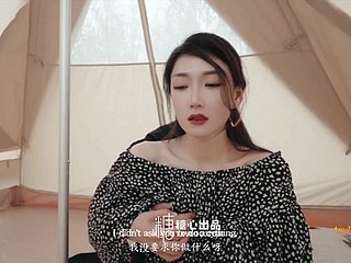 Open-air camping seduces college students