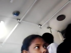 سری لنکن سکول کی لڑکی کے upskirt