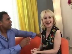 ヨーロッパGILF売春婦は、BBCをファック