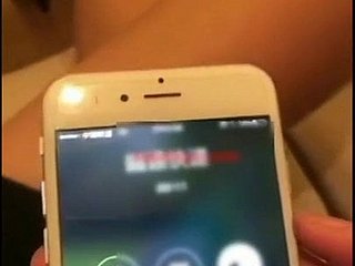 Wanita cantik itu sengaja memecahkan vibrator dan bertanya