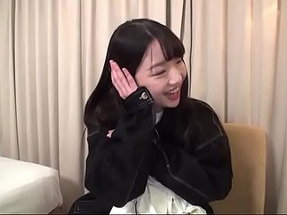 Une jeune et mignonne adolescente japonaise baisée