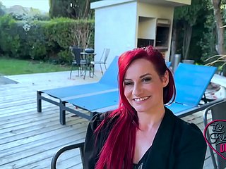 Sally, looker milf, découvre le sexe anal