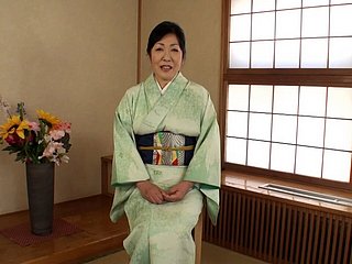 H080G02 Japon kıyafetleri içinde iyi görünen ve özgür ruhlu bir hayat yaşayan 50 yaşında olgun bir kadının AV görünümü