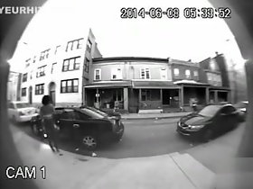 Mulher pissing CCTV