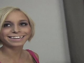 نحيفة صغيرة هاوية عاهرة حقيقية