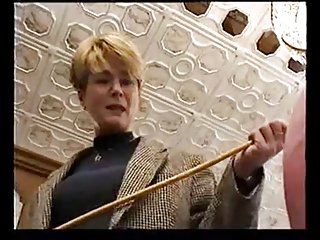 Sert öğretmen tarafından cezalandırılan Rus Schoolgirl