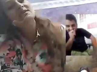 tia paquistanês Morose