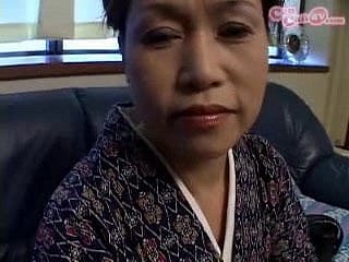 Mama grand-mère est venue chez moi