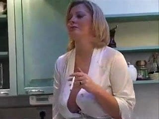 erstaunliche stepmom an der Küche
