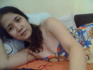 cute philipino milf shows knockers to skype bf-p3