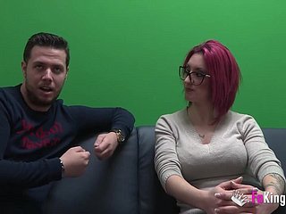 Busty Güzellik Julian ile atılmıştır bir iyi istiyor
