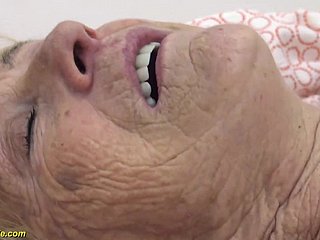 90 سال کی عمر میں نانی کسی نہ کسی طرح آخر ہو جاتا ہے