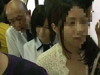 Kinky di azione e Upskirt scatti prevalent giapponese Public Bus