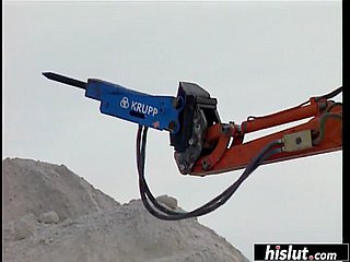 Marie-Christine bị khoan với tất cả các loại công cụ